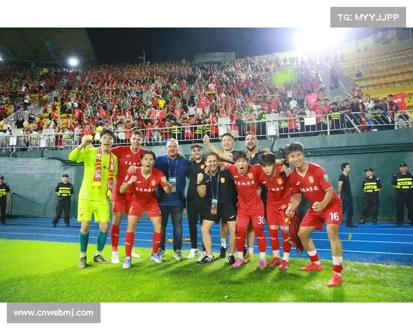 足球荧幕与文字的力量以影视文学凝聚球迷情感与文化共鸣